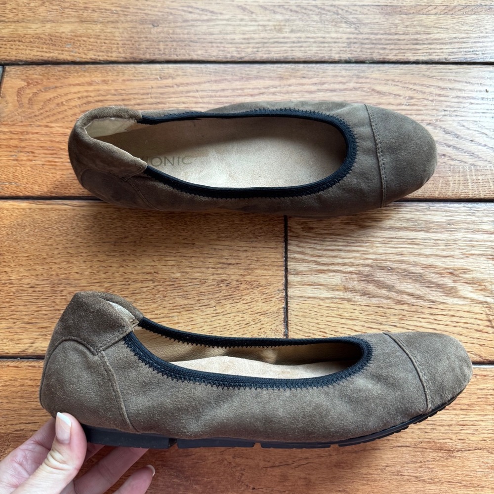 Vionic Natalia Ballet Flats Women 8.5 Brown Suede Orthotic Cap Toe Comfort Shoes
